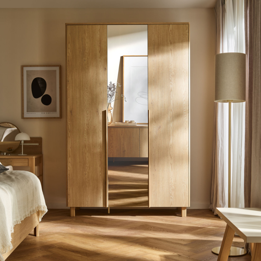 3 durvju skapis ar spoguli un apgaismojumu Well