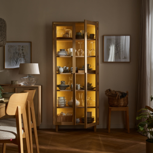 Vitrīna ar stiklotām durvīm WELL