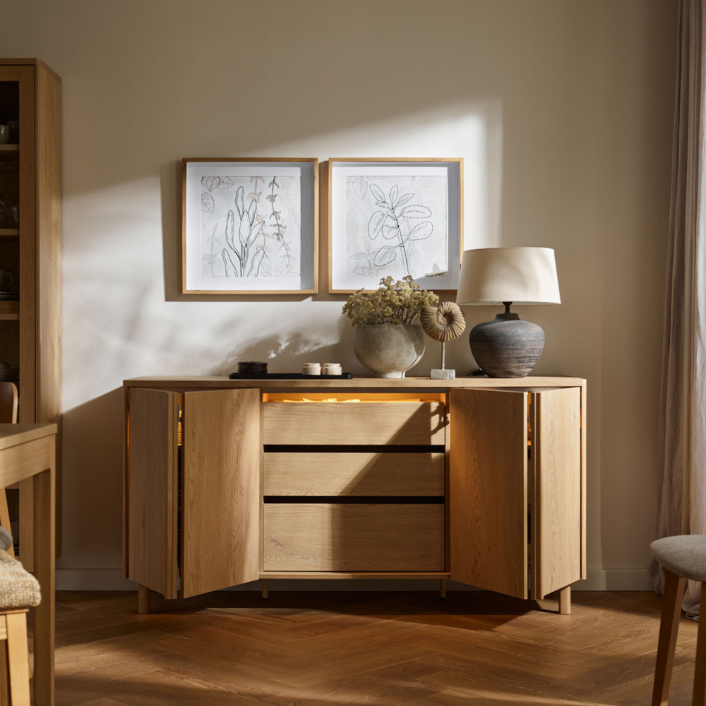 Bufete ar atvilktnēm un apgaismojumu Well