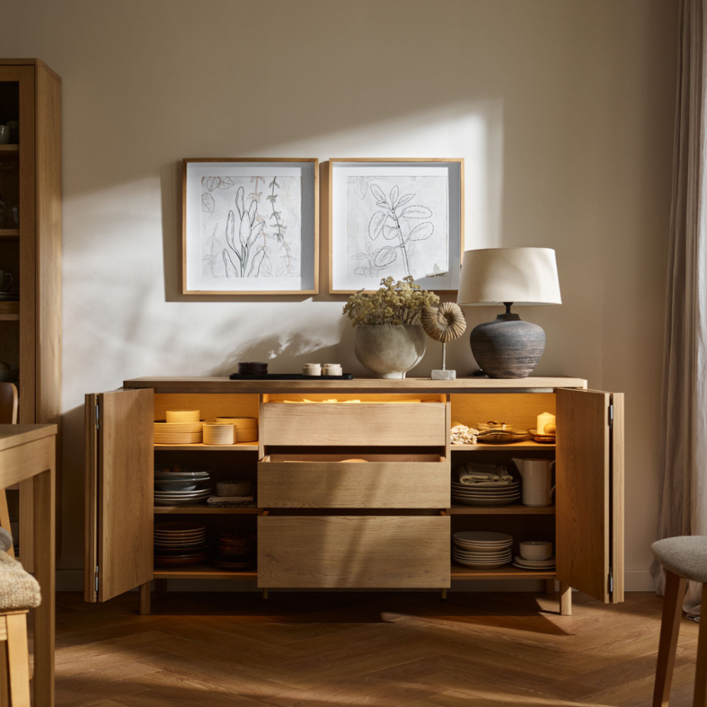 Bufete ar atvilktnēm un apgaismojumu Well