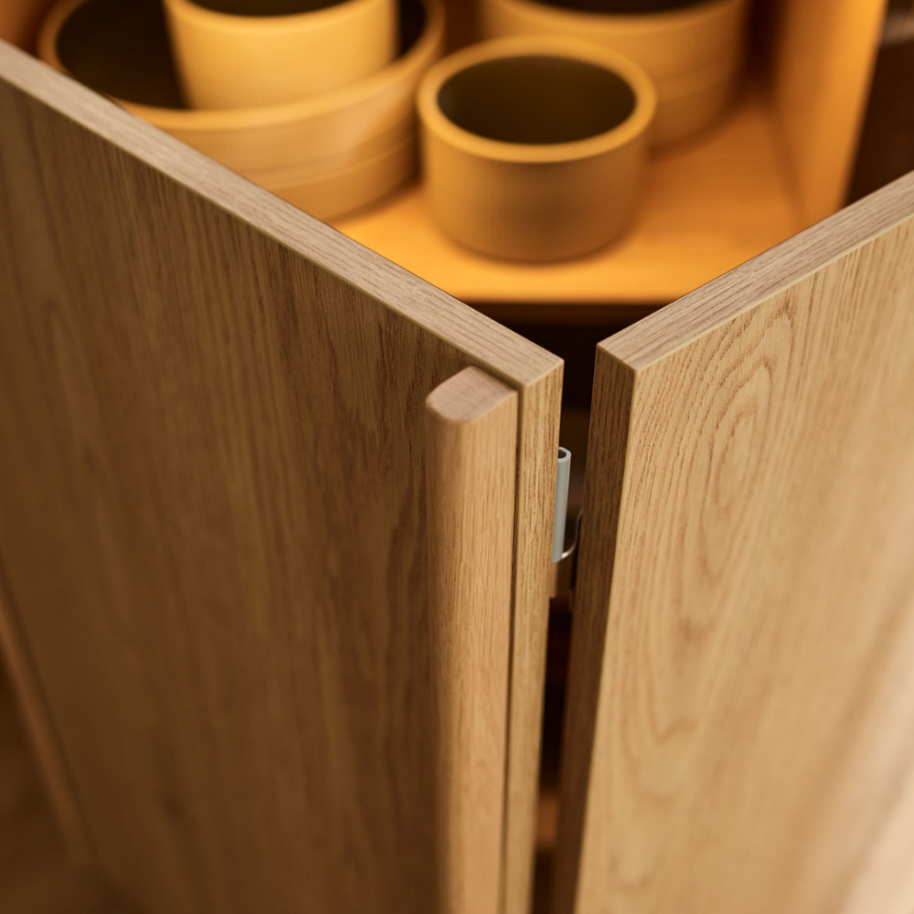 Bufete ar atvilktnēm un apgaismojumu Well